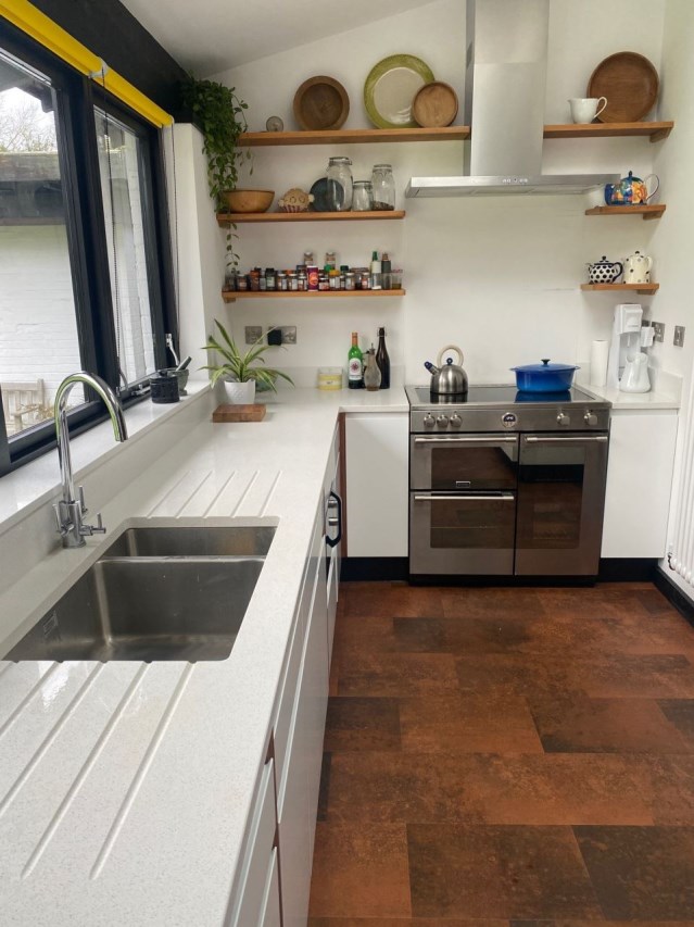 Crystal White Quartz Kitchen Worktop